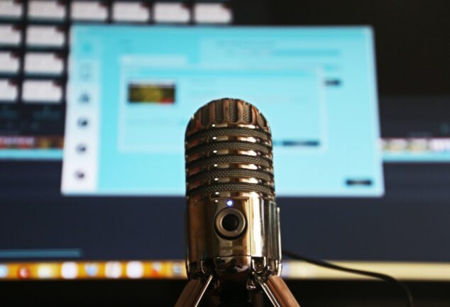 Selective Focus Photography of Gray Stainless Steel Condenser Microphone
